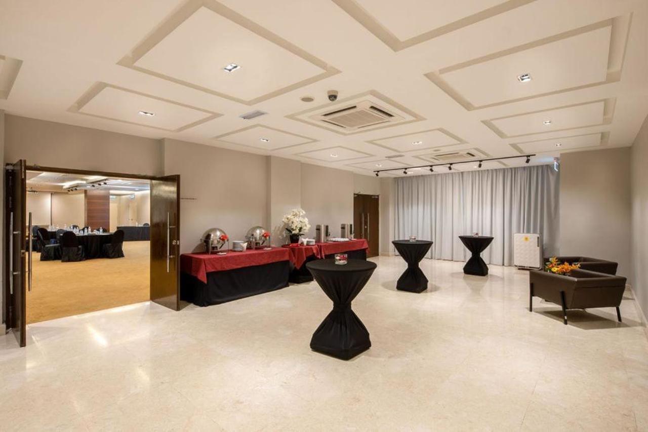 Rocana Hotel Куантан Экстерьер фото