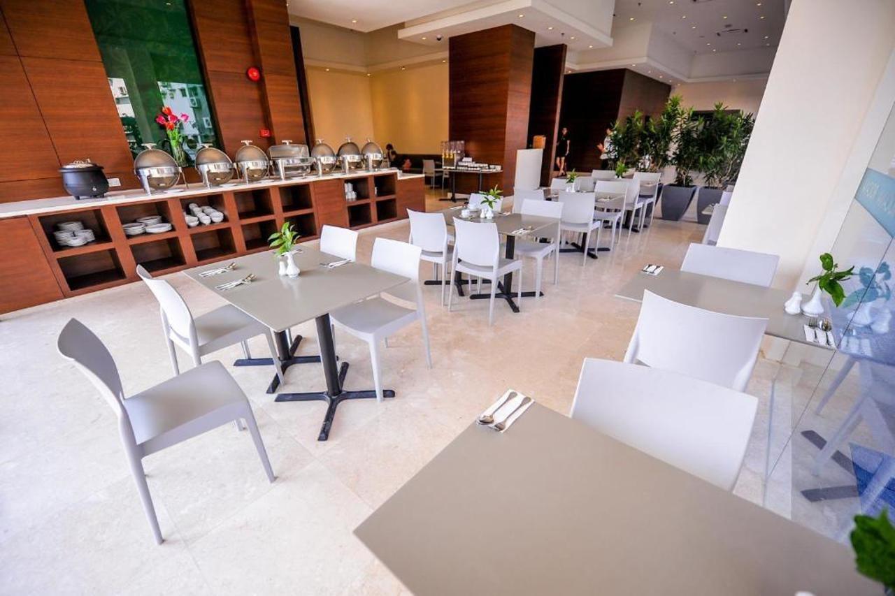 Rocana Hotel Куантан Экстерьер фото