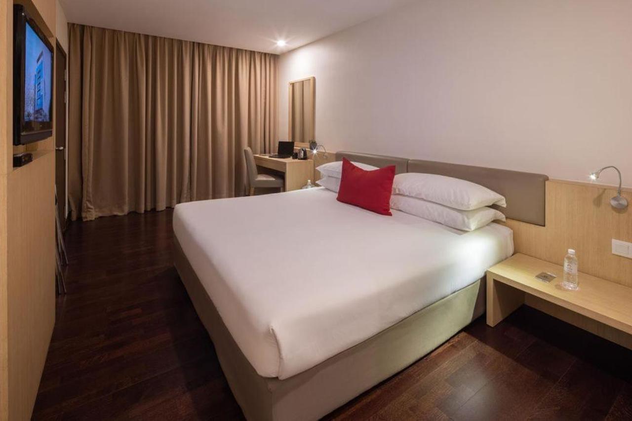 Rocana Hotel Куантан Экстерьер фото