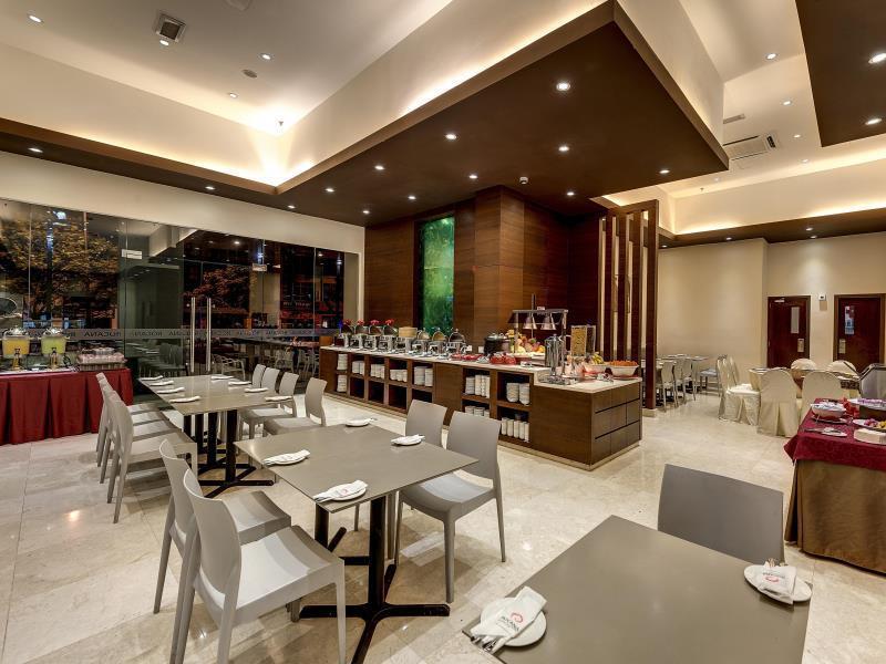 Rocana Hotel Куантан Экстерьер фото